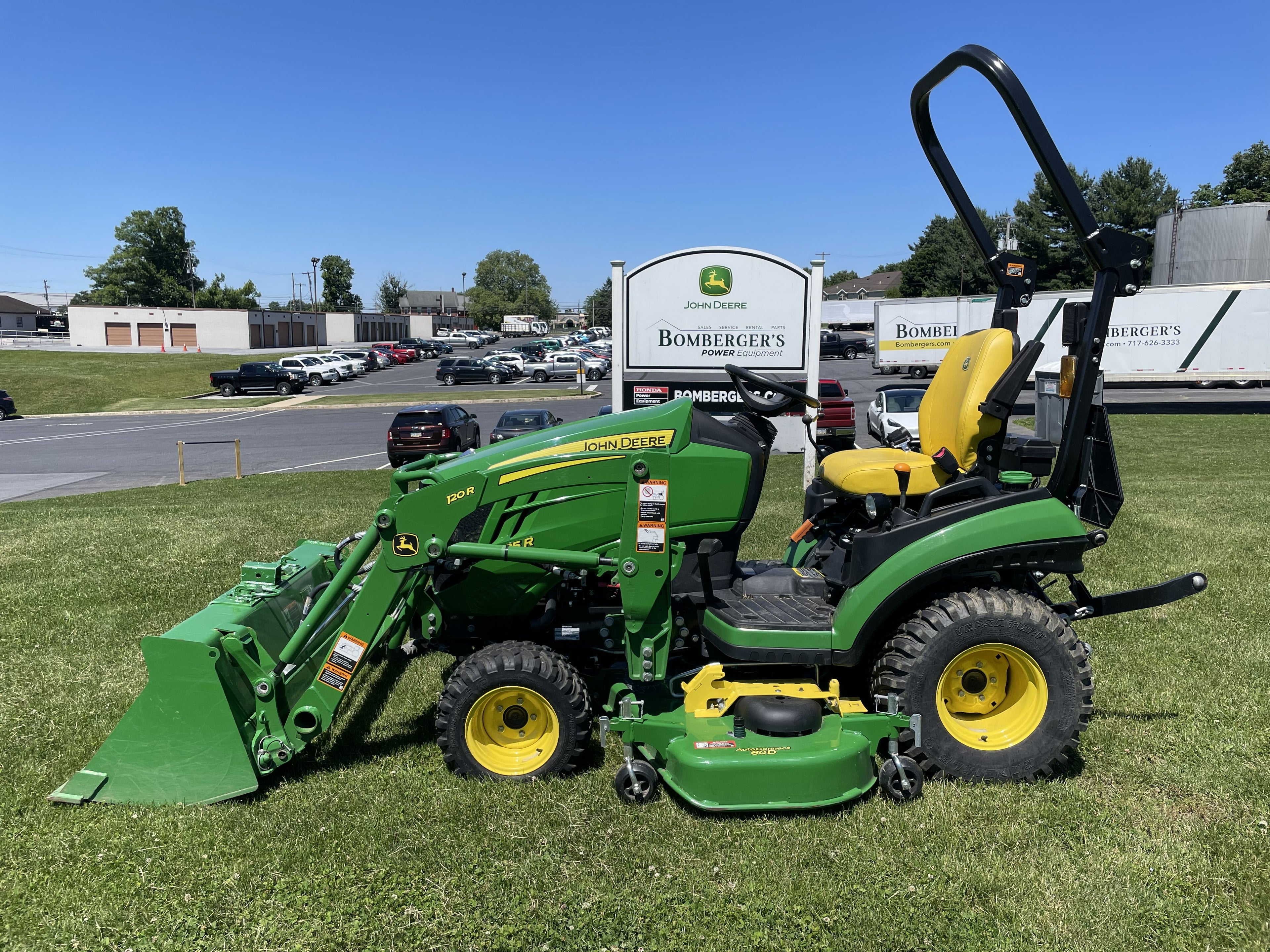 John Deere 1025R Compact w/ Mower Deck