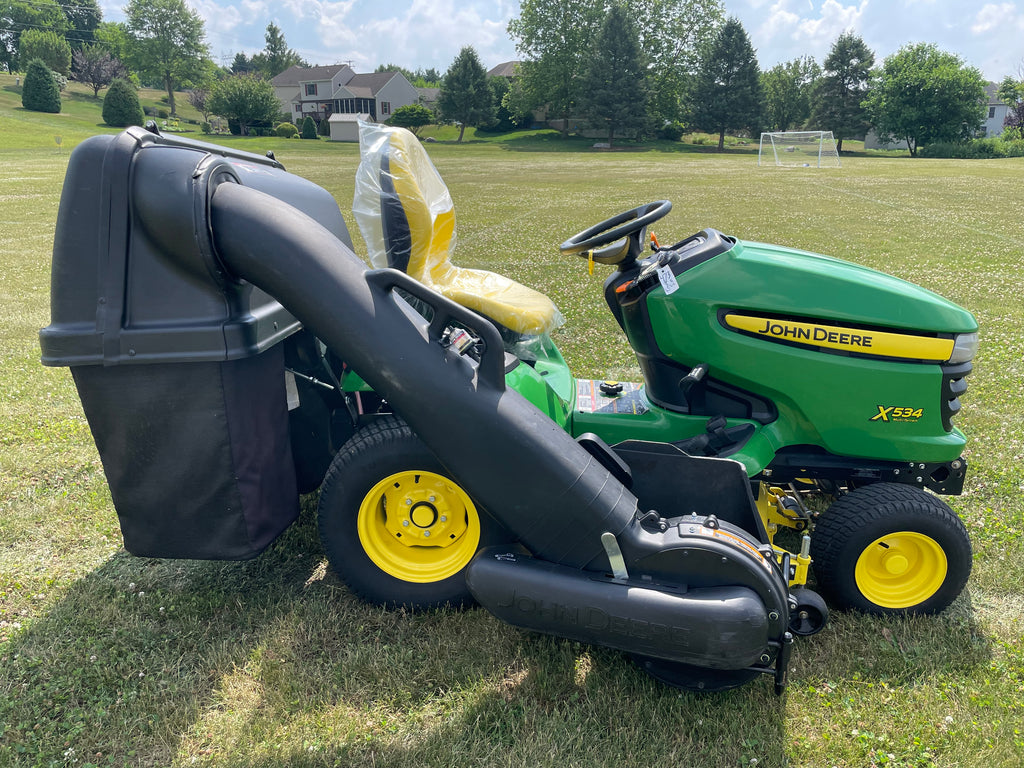 John Deere X534 Garden Tractor w/ Bagger