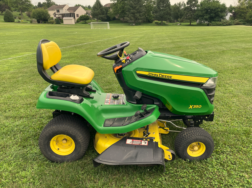 John Deere X350 Lawn Tractor