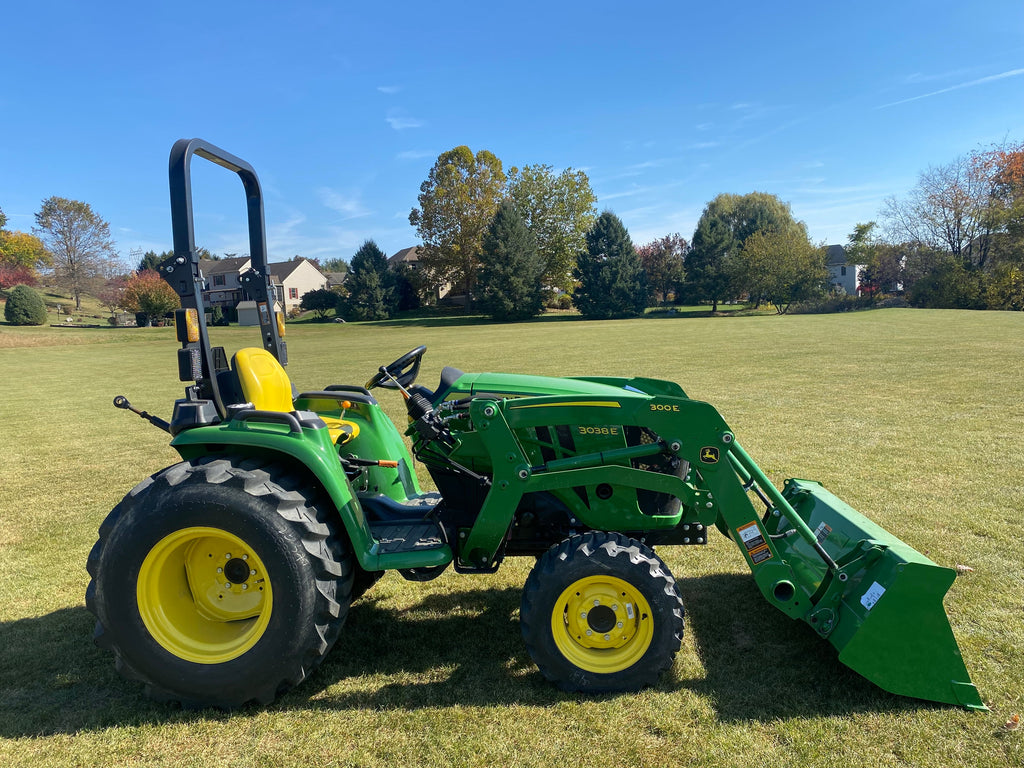 John Deere 3038E Compact w/ Loader