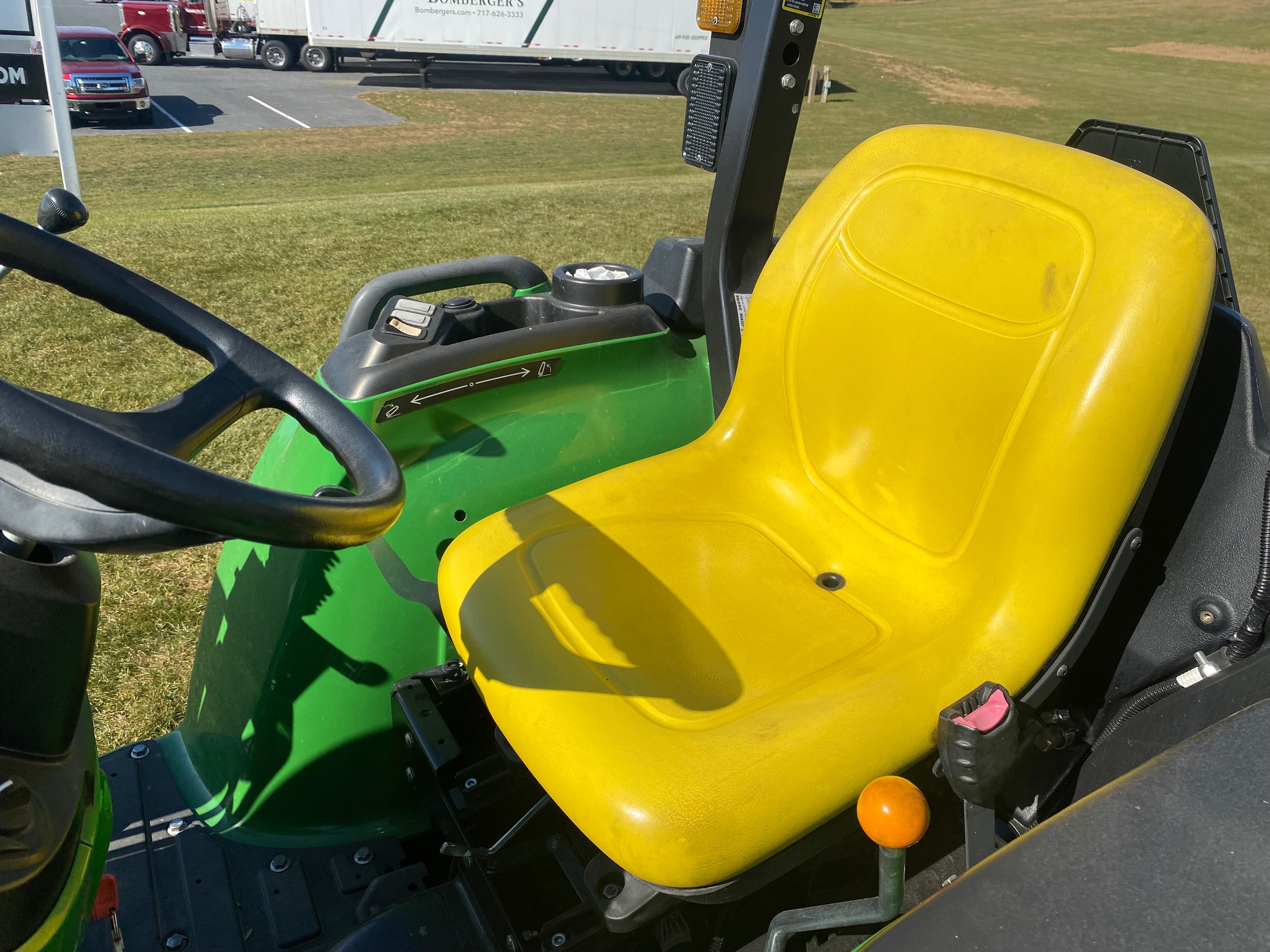 John Deere 3038E Compact w/ Loader