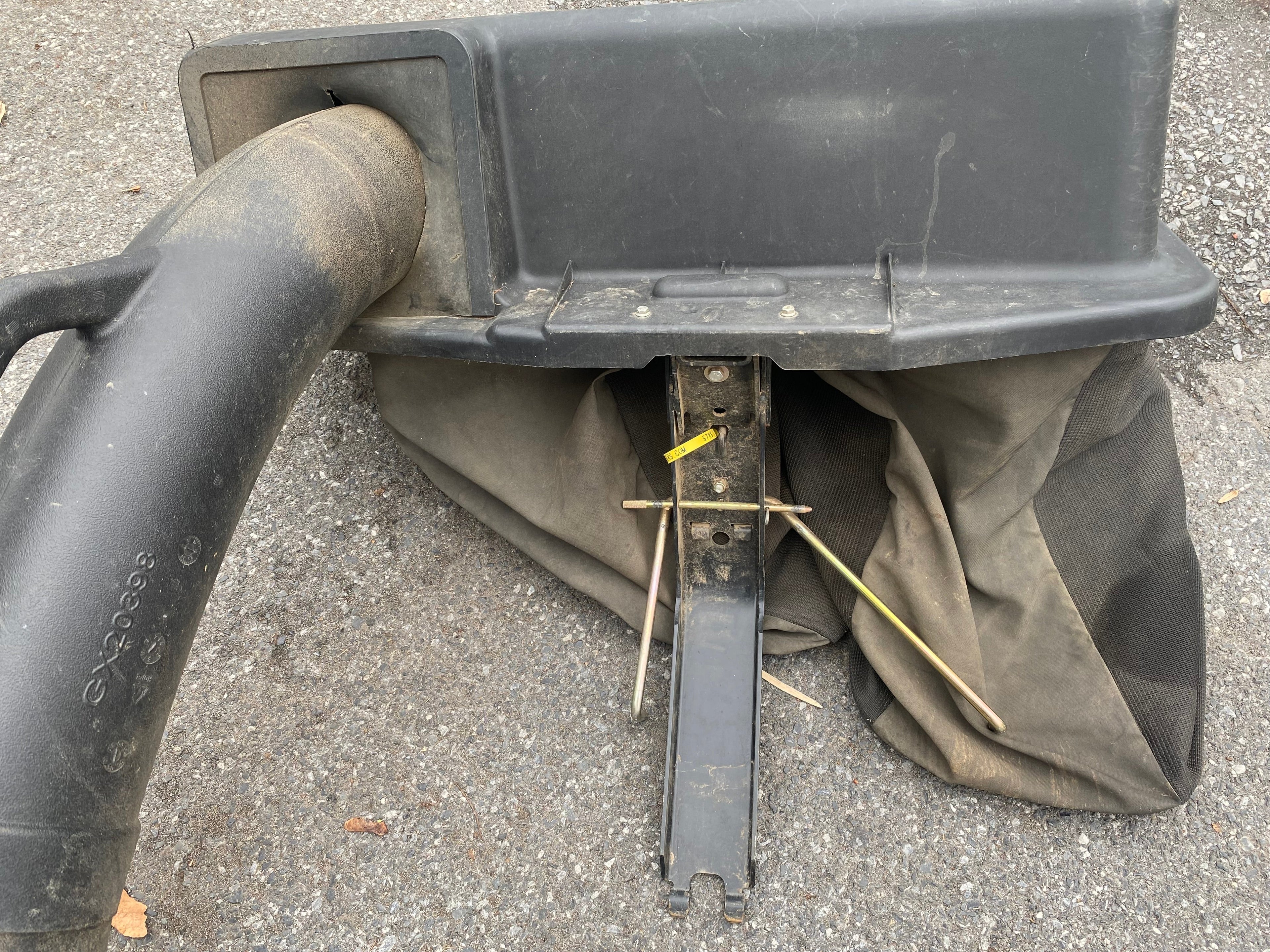 John Deere Bagger (D110-42C)