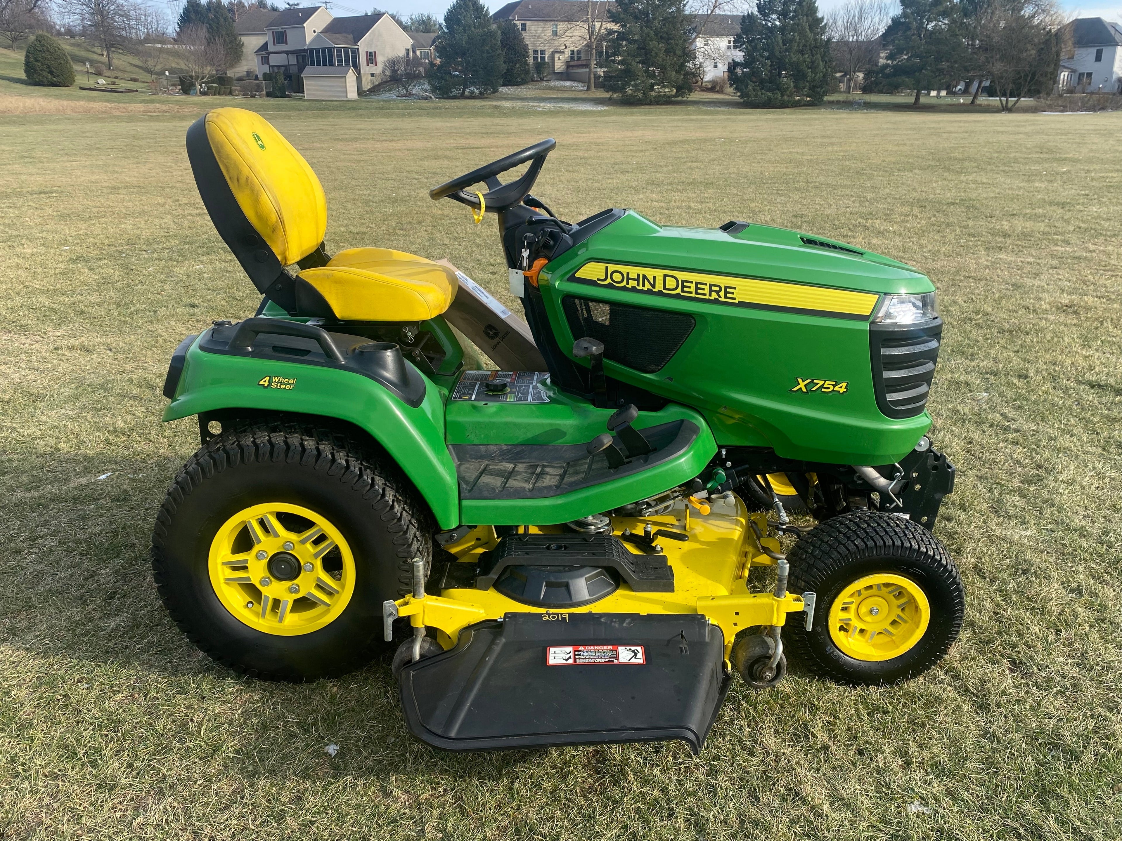 John Deere X754 Garden Tractor