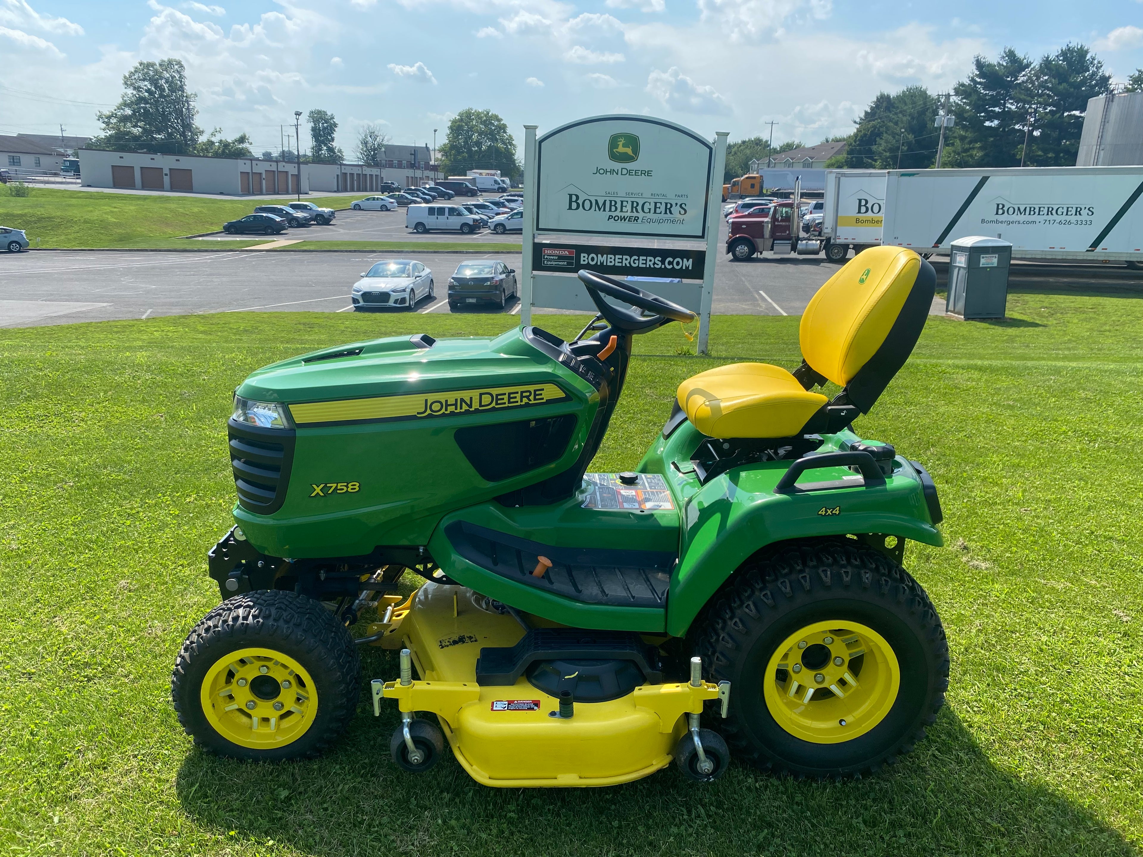 John Deere X758 Garden Tractor