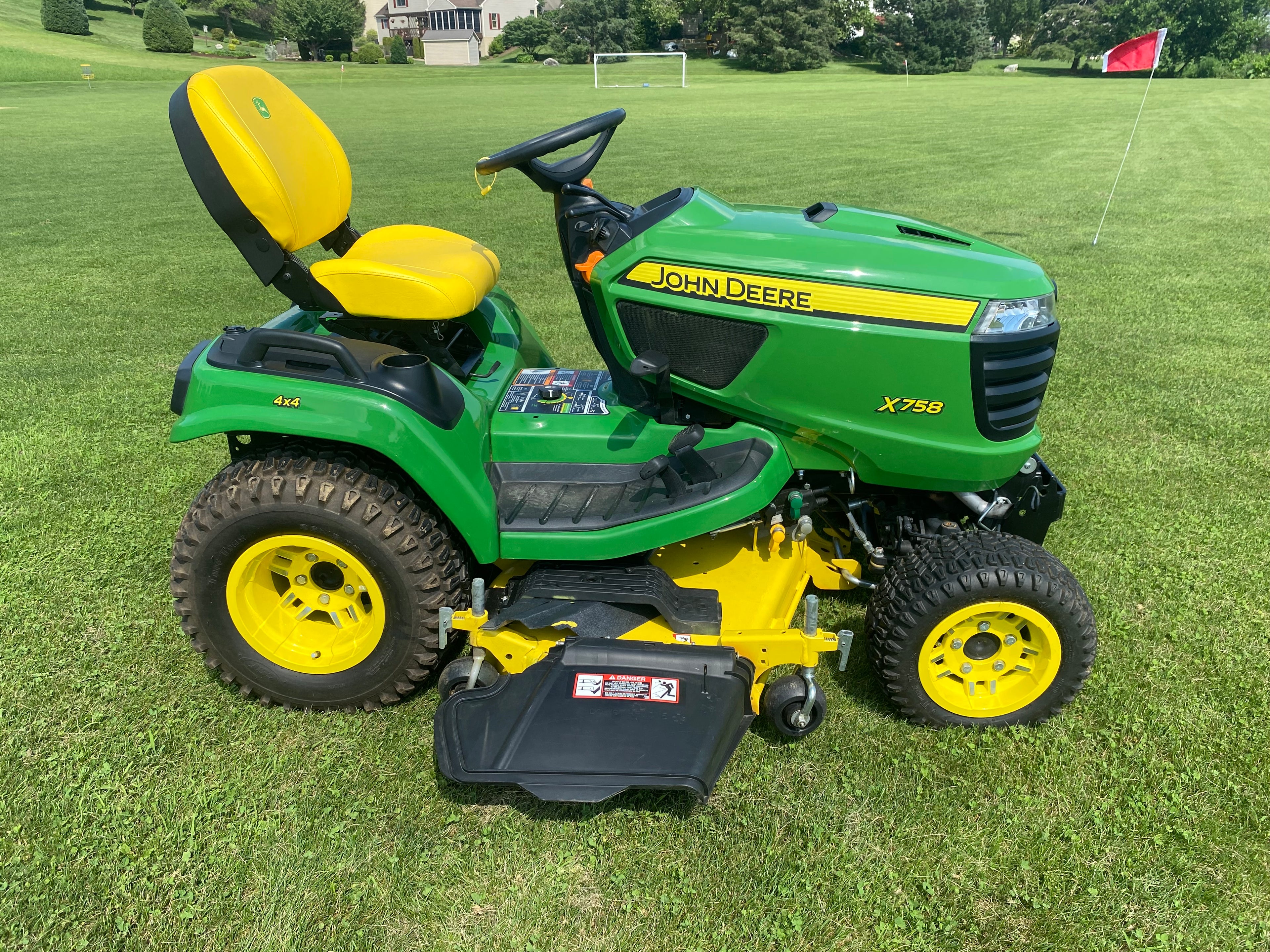 John Deere X758 Garden Tractor