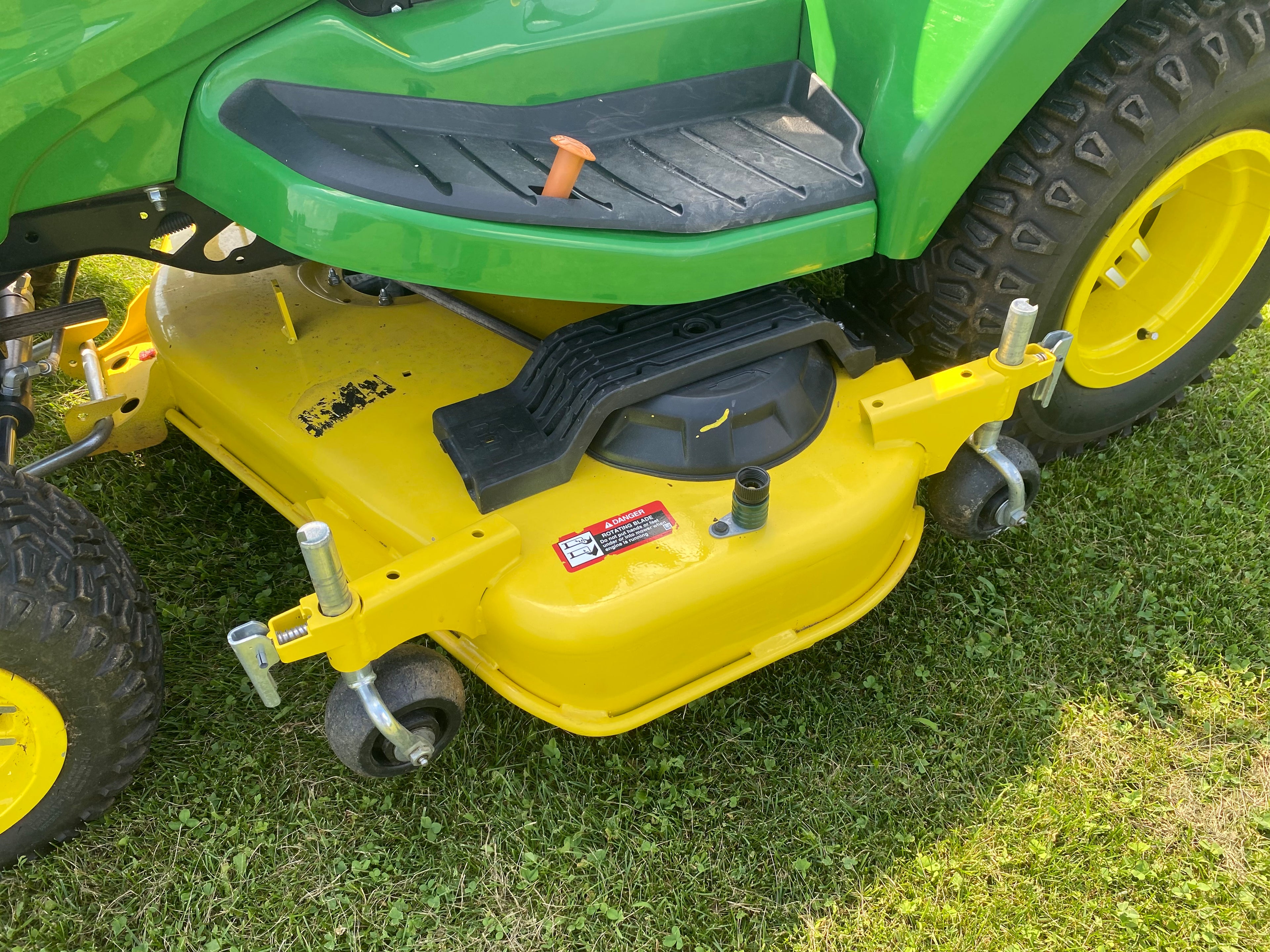 John Deere X758 Garden Tractor