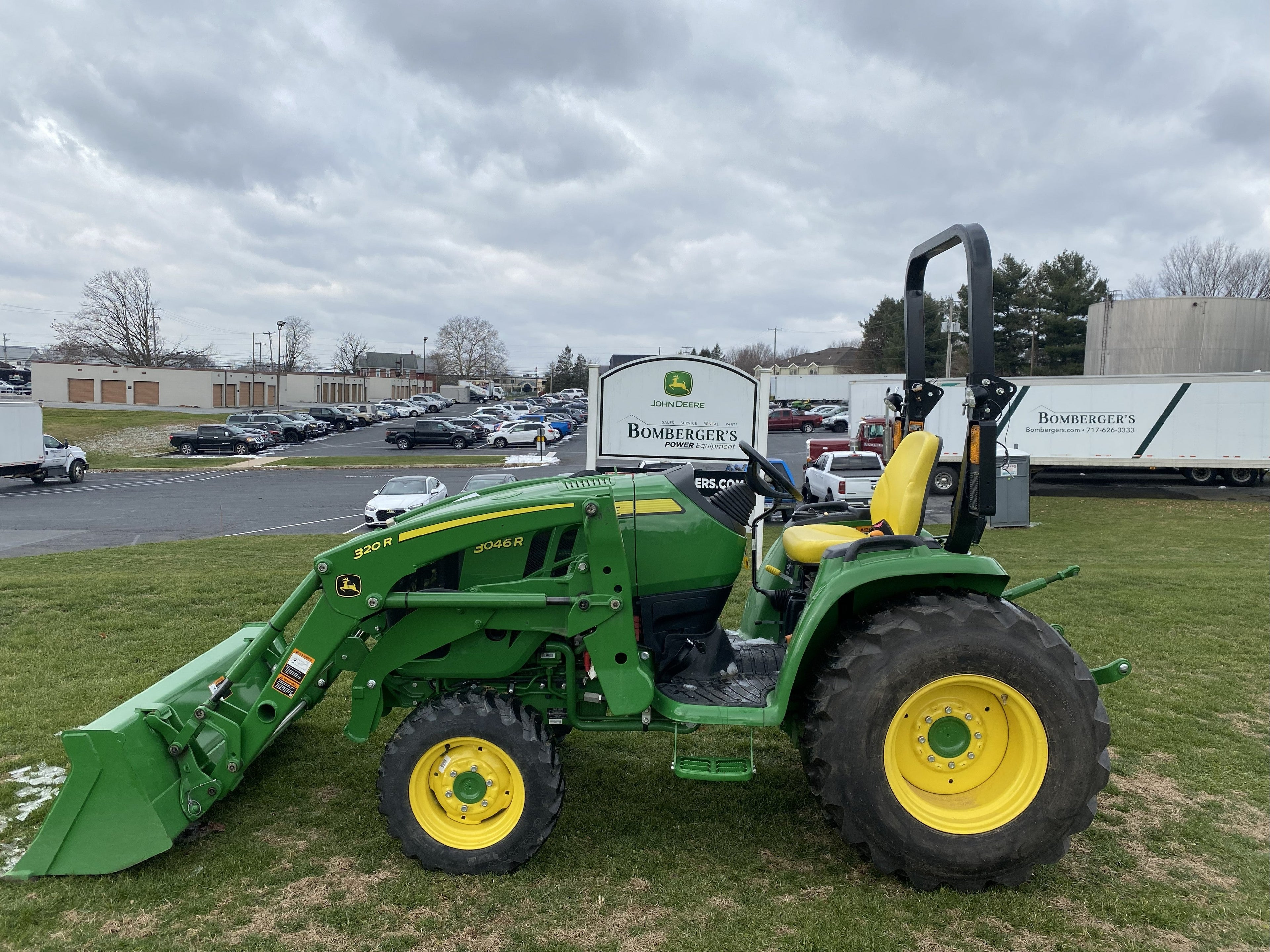 John Deere 3046R Compact