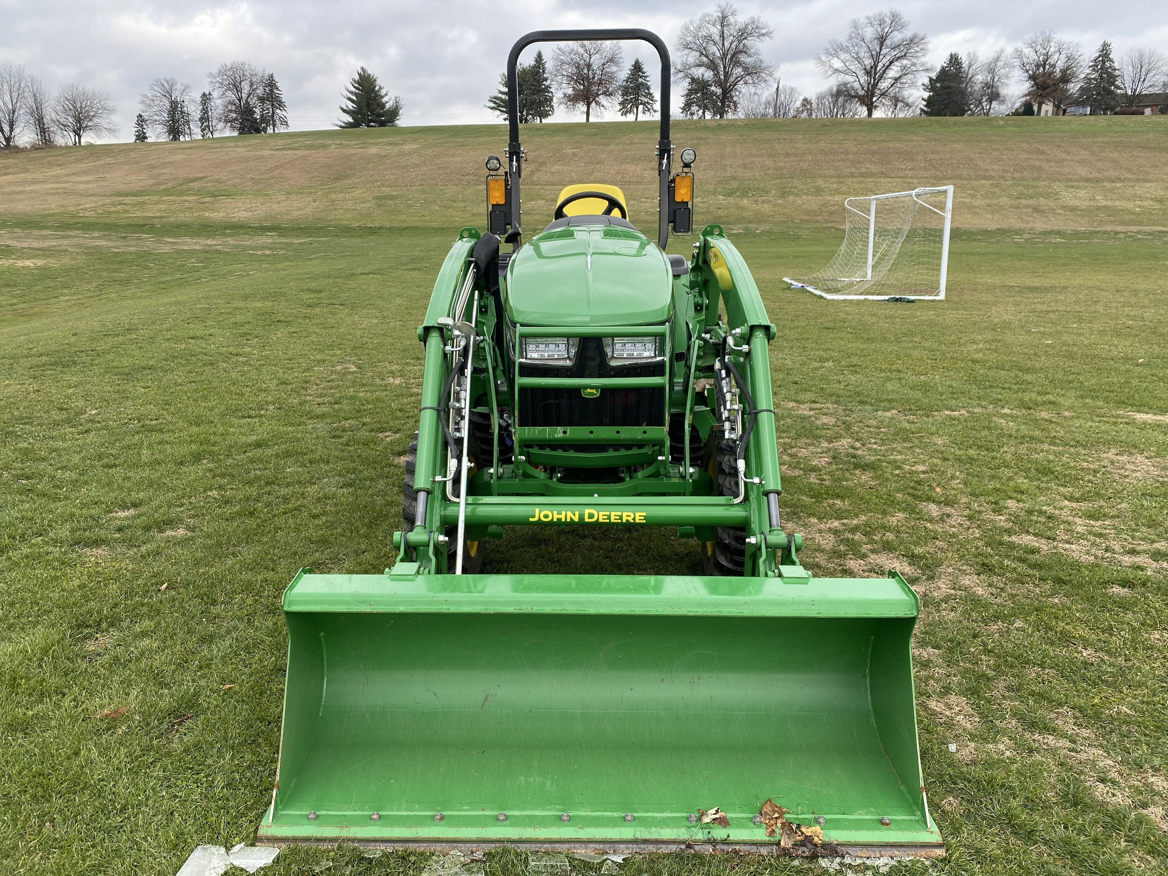 John Deere 3046R Compact