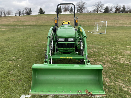 John Deere 3046R Compact