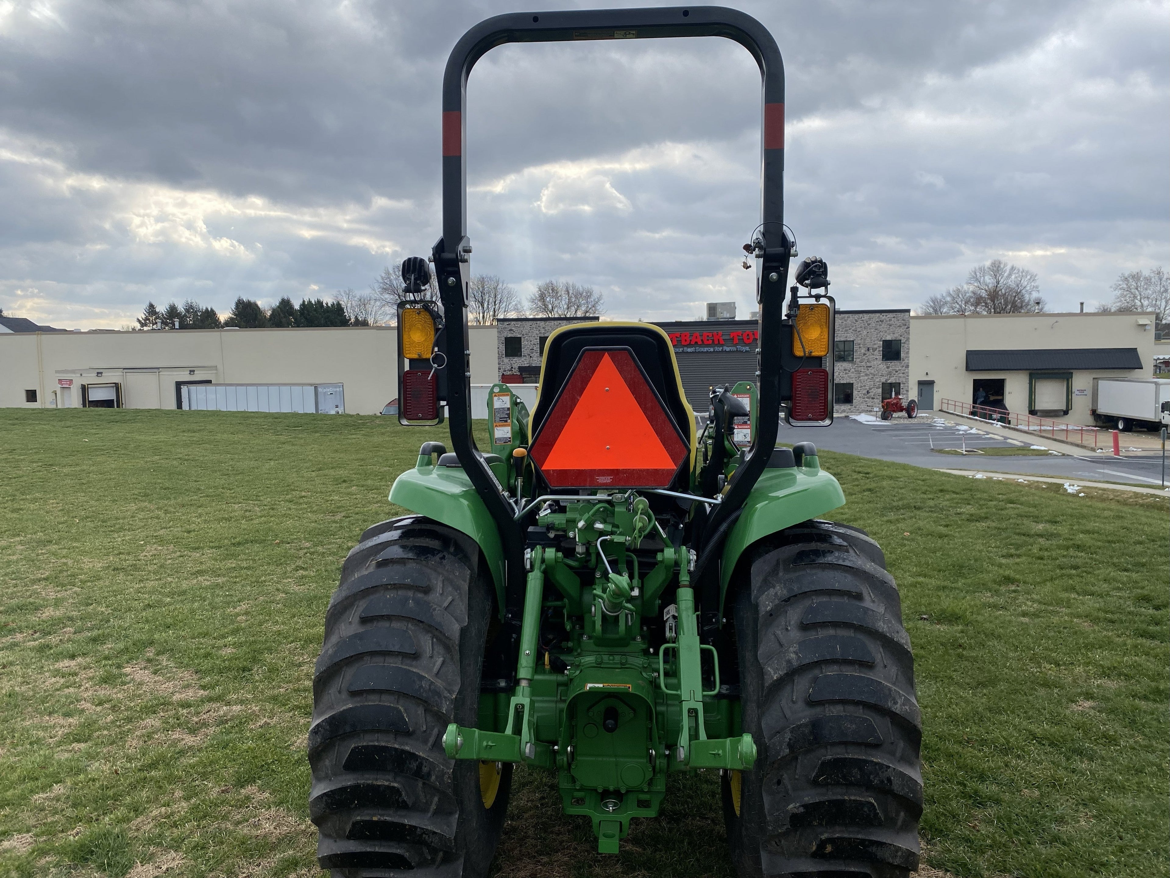 John Deere 3046R Compact