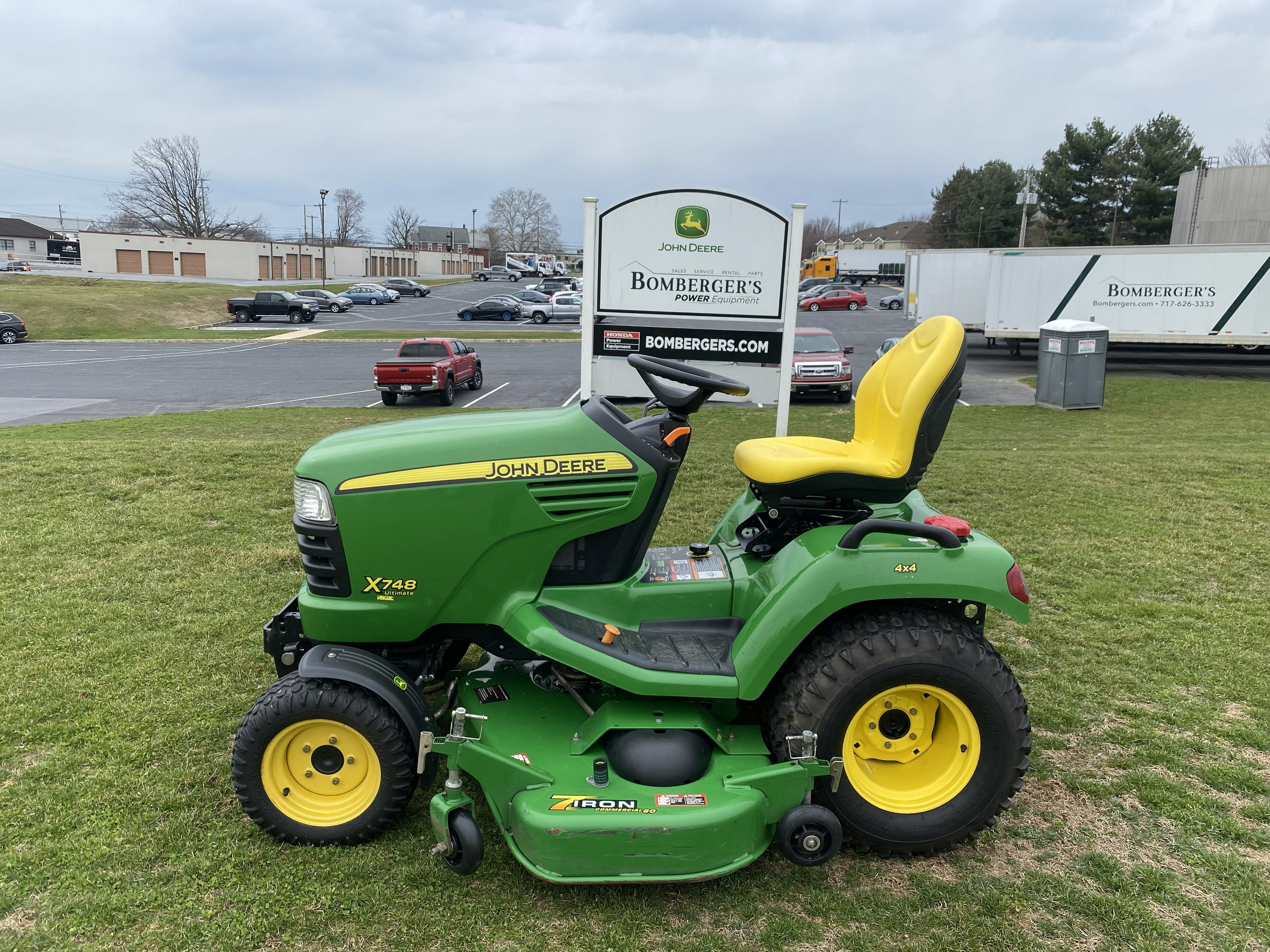 John Deere X748 Garden Tractor